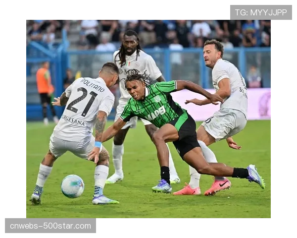 慢镜头回放：萨索洛进球源于一次成功的“区域压迫”迫使对方后卫失误